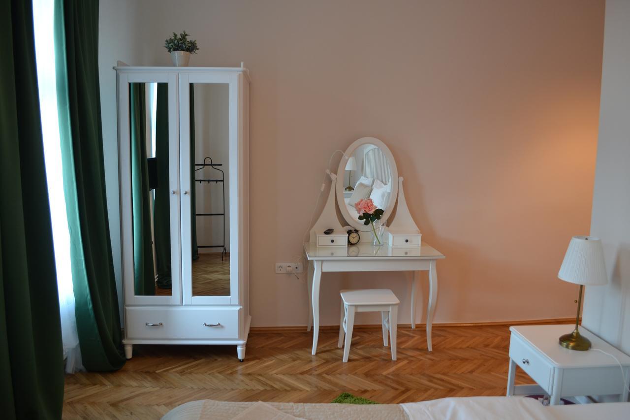 Casa Krone - Piata Sfatului Брашов Екстериор снимка